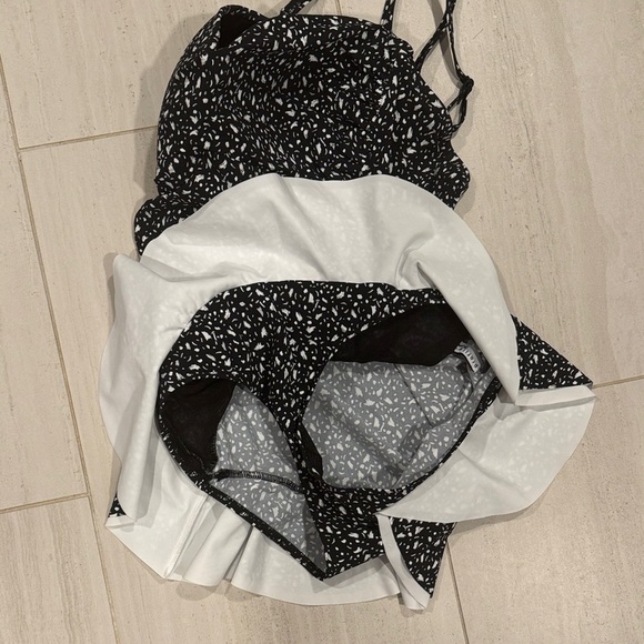 Profile By Gottex Black and White One Piece Swimsuit size 6 - Picture 6 of 7